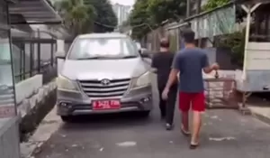   Parkir Sembarangan Usai COD Burung, Sopir Mobil Dinas Diduga Milik Pejabat Bekasi Cekcok dengan Wartawan