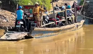 Cuma Rp2 Ribu Sekali Nyebrang, Perahu Eretan Warung Ayu Masih Jadi Andalan Warga Babelan