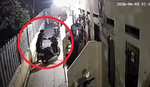 Detik-detik Maling Gasak Motor Penghuni Kontrakan di Jatiasih Bekasi, Aksinya Terekam CCTV