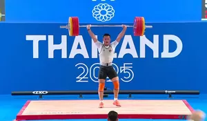 Gokil! Lifter Rizki Juniansyah Sabet Emas dan Pecahkan Dua Rekor Dunia di SEA Games 2025