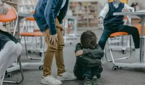 Viral Video Aksi Bullying Terhadap Seorang Siwsa SMP Difabel di Makassar, Netizen: Ga Mikir!