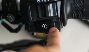 Susah Hidup Saat Pagi atau Hujan? Ini 5 Biang Kerok yang Bikin Motor Bensin Susah Starter!