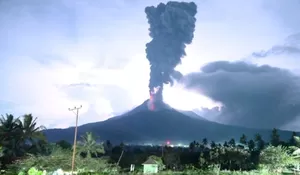 Jalan Trans Flores Full Diselimuti Abu Vulkanik Gunung Lewotobi Laki Laki, Aktivitas Warga Lumpuh