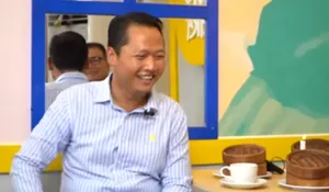 Modal Ngutang Rp500 Ribu, Pemuda Ini Sukses Jualan Dimsum Punya Omset Milyaran