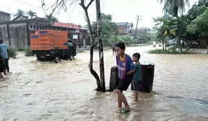 Dibawa Alutsista Helikopter, Bantuan Sebesar 4 Ton Diluncurkan ke Lokasi Bencana Banjir Longsor di Sumatera Barat