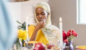 Heboh Ayam Goreng Widuran Non Halal, Bagaimana Hukum Seorang Muslim Tak Sengaja Santap Makanan Haram?