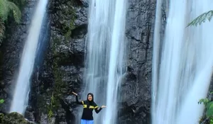 Pemandangan Curug Tersembunyi Ini Dijamin Bikin Jatuh Cinta! Airnya Jernih dan Nyegerin Abis, Tiket Masuknya juga Cuma Rp 10 Ribu
