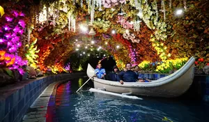 Keren! Wisata Malam di Malang Night Paradise Bikin Betah, Ada Taman lampion, Taman Dinosaurus, Wahana Permainan, Hingga Rumah Hantu