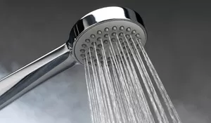 Benarkah Mandi Malam Berbahaya untuk Ibu Hamil? Ternyata Ini Asal-usul Larangan Mandi Malam di Masa Kehamilan