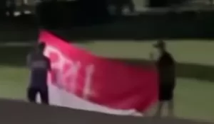 Geger 2 Pria Nekat Turunkan dan Coret Bendera Merah Putih di Kantor Bupati Jembrana, Motifnya Gegara Ini