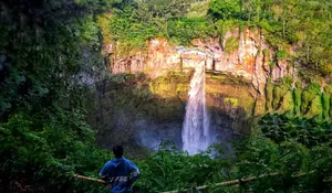 Punya dua aliran Air Terjun yang Menakjubkan, Inilah Keindahan Air Terjun Coban Sriti di Lumajang