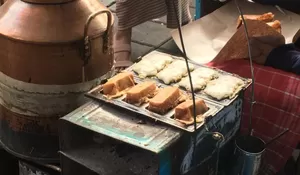 Kue Balok Legendaris Jembatan Merah Bogor: Kuliner Khas, 3 Jam Jualan Langsung Ludes