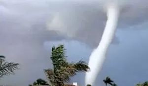 Diterjang Angin Puting Beliung, Satu Rumah di Sukabumi Nyaris Ambruk  