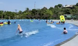Ga Nyangka Glamping Milik Dewi Perssik di Puncak Bogor Bisa Keren Gitu, Kolam Renang Ombaknya Mirip Laut