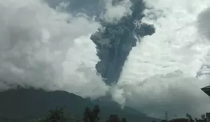 Dampak Erupsi Gunung Marapi Sumbar: Sebanyak 14 Kecamatan di Agam Diguyur Hujan Abu Hingga Tercium Bau Belerang