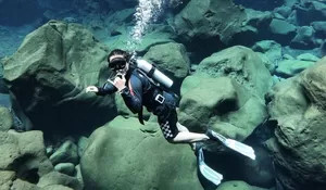 HTM Cuma Rp 15 Ribu, Yuk Cobain Sensasi Snorkeling di Birunya Air Telaga Sunyi Baturaden dari Aliran Gunung Slamet, Ada Gua dan Air Terjun Juga Loh!