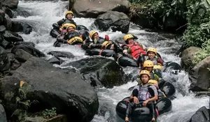 Cuma Rp 35 Ribu, Bisa Tubing dan Arung Jeram Seru-seruan Bareng Keluarga di Cikadongdong River Majalengka