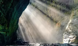 Gak Nyangka! Ternyata di Majalengka Ada Curug di Dalam Goa yang Dialiri Sungai, HTM Murah Cuma Rp 10 Ribu, Kepoin Yuk