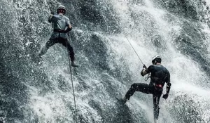 Begini Cara Beda Nikmati Air Terjun, Yuk Cobain Canyoneering di Curug Cikondang Cianjur yang Bikin Deg-degan!