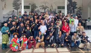 Ki Gatut Susanta Launching Buku Pisau Raut yang Langka Literasi