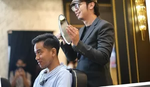 Potong Rambut Sambil Maskeran Cawapres, Gibran Rakabuming Raka Live TikTok di Barbershop