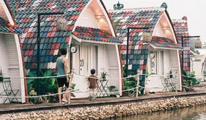 Cuma 30 Menit dari Stasiun Bogor, Yuk Kepoin Glamping Hanya Rp 500 Ribuan dengan Fasilitas Super Komplit, Tersedia Cafe ala Santorini Juga Lho!