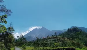 Hanya 1,5 Jam dari Jogja, Ada Spot Healing di Klaten yang Suguhkan View Gunung Merapi Memukau Loh, Suasananya Sejuk dan Bikin Betah Banget!