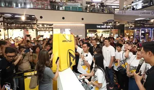 Tiba-tiba Jadi Kasir, Gibran dan Selvi Support Local Pride di Acara Pameran Aerostreet Solo Paragon