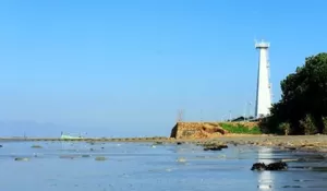 Ada Mercusuar yang Lebih Tua dari Indonesia di Pantai Sambilangan Madura, HTM Gratis