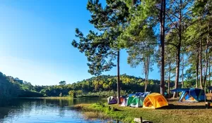 Asyik! Bogor Punya Spot Camping Pinggir Sungai Syahdu Seperti di Bandung Loh, Dilengkapi Pemandian Air Panas Gratis Juga, Intip Tempatnya Di Sini!