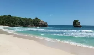 HTM Gratis, Yuk Liburan ke Pantai Pudak, Destinasi Wisata Hidden Gem di Blitar yang Berikan Sensasi Private Beach, Bisa Mancing hingga Camping Lho!