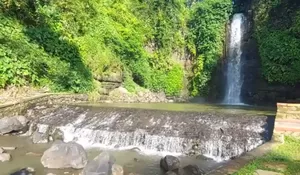 HTM Rp5 Ribu Gaes, Bisa Berenang di Kolam Alami Sambil Nikmati Curug Bangkong Kuningan, Sekalian Piknik Bareng Keluarga dan Main Arung Jeram