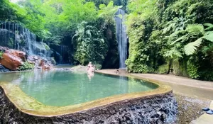 Goa Raja Waterfall: Salah Satu Air Terjun Terbaik di Bali yang Wajib Masuk List Liburanmu, Bisa Berenang Sambil Nikmati Keindahan Alam Memukau Loh!