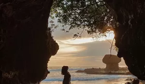 Pantai Soan Galuh Punya Goa dengan View Eksotis, Hidden Gem di Tabanan Bali yang Belum Banyak Diketahui, Buka Selama 24 Jam dan HTM Gratis!