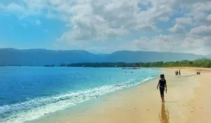 Pesona Keindahan Pasir Putih Pantai Cikadal Sukabumi, Cocok Banget Buat Spot Libur Lebaran Bareng Keluarga, Masuknya Gratis Lho Guys!