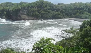 HTM Cuma Ceban Aja Guys, Yuk Nikmati Keindahan Pantai Kondang Bandung, Surga Tersembunyi di Malang, Bisa Buat Camping Juga Lho!