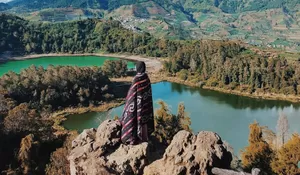 Liburan Kuy, Rp10 Ribu Ajak Keluarga ke Batu Ratapan Angin Spot Keren Buat Nikmati Telaga Warna Dieng dari Ketinggian Viewnya Cakep Banget