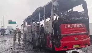 Bus Pariwisata Hangus Terbakar di Tol Wiyoto Wiyono Arah Priok, Begini Kronologinya