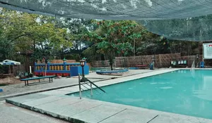 Warga Cirebon Merapat, Bayar Rp15 Ribu Ajak Anak Liburan Sekolah Berwisata di Banyu Panas Palimanan