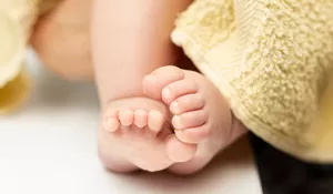 Tepat di Hari Pahlawan, Aksi Heroik Anggota TNI Selamatkan Tubuh Mungil Bayi Laki-laki yang Terbungkus Tas di Selokan Depok