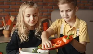 Anak Tak Suka Sayur dan Buah? Pakai Trik Ini Agar Si Kecil Lebih Mudah Makan