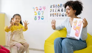 Orang Tua Wajib Tahu! 5 Cara Seru dan Menyenangkan Ajarjkan Abjad untuk Si Kecil