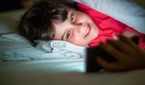 Ingin Anak Tak Kecanduan Gadget? Yuk, Ma Coba 4 Cara Sederhana Ini yang Bisa Diterapkan di Rumah 