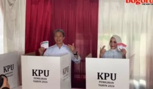 Pamer Tiga Jari Usai Nyoblos di TPS 37 Katulampa Bogor, Dedie Rachim Yakin 100 Persen Bisa Menang Pilwalkot Bogor 2024