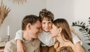 Inilah Rahasia 5 Manfaat Positive Parenting untuk Pertumbuhan Mental Si Kecil, Yuk Bun Terapkan di Rumah!