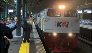 Lebih dari 40 RIbu Penumpang Berangkat dari Stasiun di Jakarta, KAI Imbau Beli Tiket Sedini Mungkin Supaya Tak Kehabisan