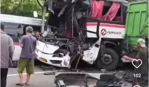 6 Kendaraan Ringsek, Ini Penyebab Kecelakaan Beruntun di KM 97 Tol Cipularang