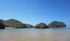 Menikmati Keindahan Pantai Gatra, Surga Tersembunyi di Malang yang Cocok untuk Healing dan Melepas Penat