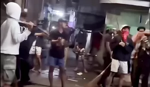 Gak Ada Lawan, Viral Video Emak-emak Bubarkan Sekelompok Remaja yang Ingin Tawuran, Auto Ciut?