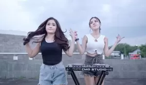 Bikin Geram! Mala Agatha dan Icha Chellow Syuting MV Iclik Cinta di Perpus Bung Karno dengan Pakaian Mini